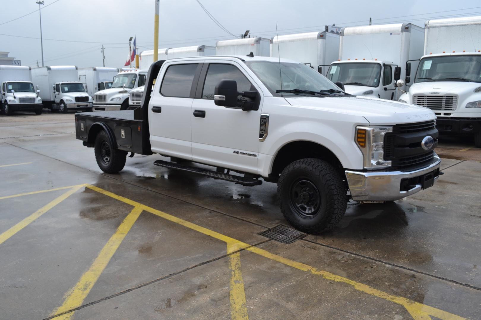 2019 WHITE /GRAY Ford F-350 with an POWERSTROKE 6.7L DIESEL engine, 6SPD AUTOMATIC transmission, located at 9172 North Fwy, Houston, TX, 77037, (713) 910-6868, 29.887470, -95.411903 - Photo#2